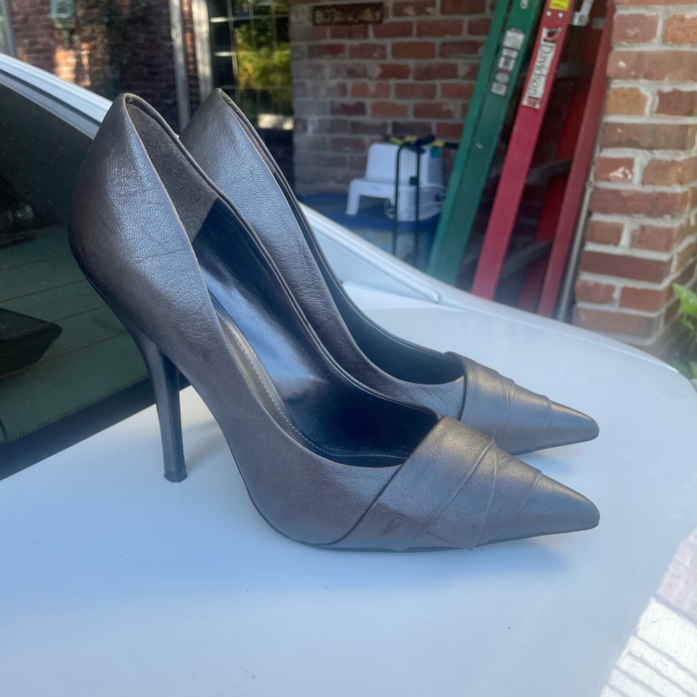 Like NEW Aldo Pumps